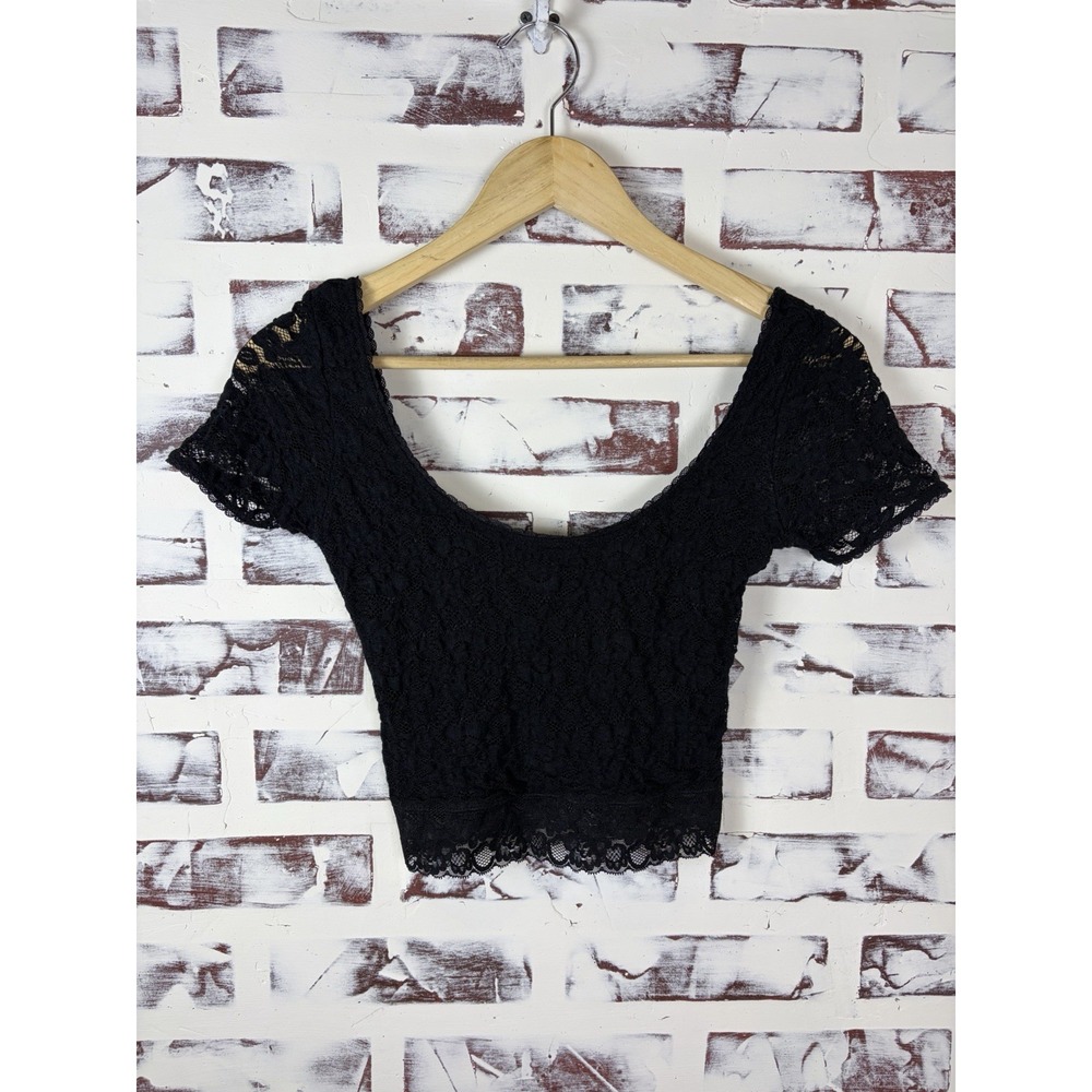 Forever 21 Woman's Lace‎ Crop Shirt Size S Black Floral Lace Whimsigoth Coquette